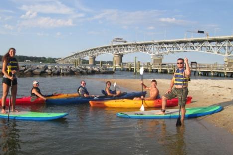 Patriot Tours &条款提供皮划艇，桨板和自行车租赁，以自己的节奏探索约克镇!