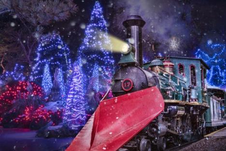 圣诞小镇表达——一起唱最喜欢的节日歌曲而享受着点燃装饰沿着公园的受欢迎的火车路线。经验将节日唱圣诞颂歌,二百万年惊人的圣诞灯和主题的节日小插曲精心放置在1.5英里的旅行。